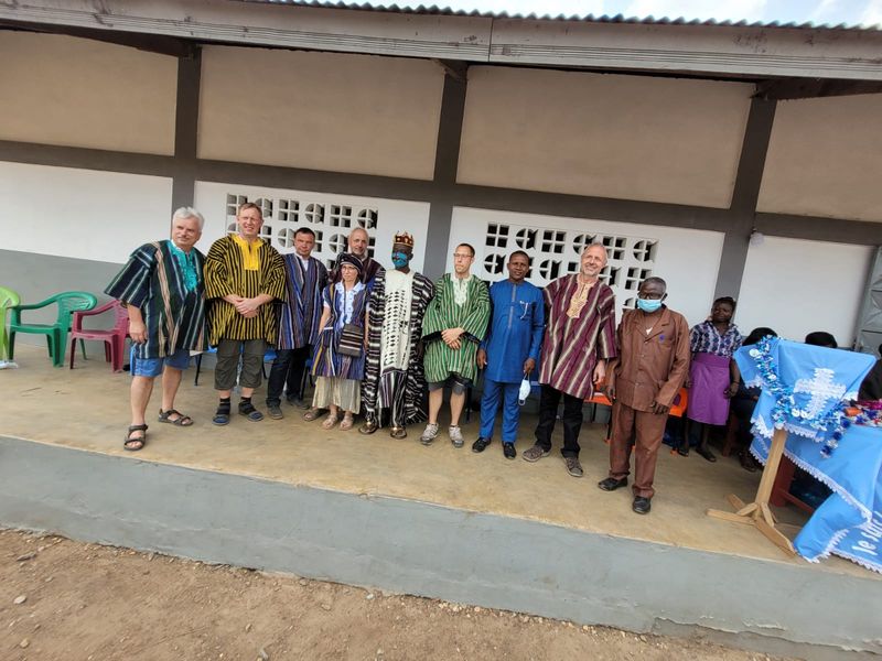Togo Gruppe mit Hemden 249.jpg